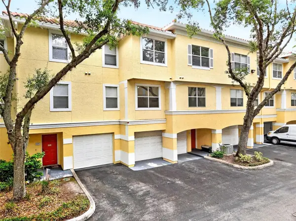 2847 SHADOW VIEW CIR #2847, Maitland, FL 32751