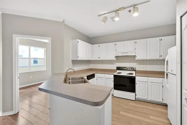2847 SHADOW VIEW CIR #2847, Maitland, FL 32751
