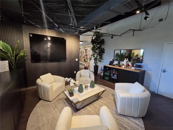 7802 KINGSPOINTE Pkwy #202, Orlando, FL 32819