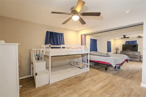 1050 DEAL LN, Holiday, FL 34691