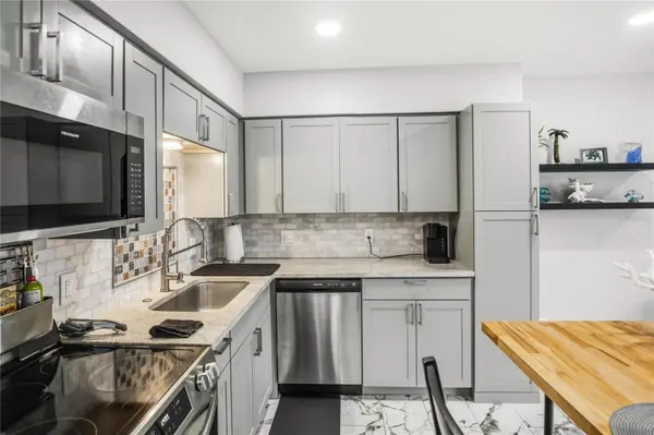 416 73RD AVE N #207, St Petersburg, FL 33702