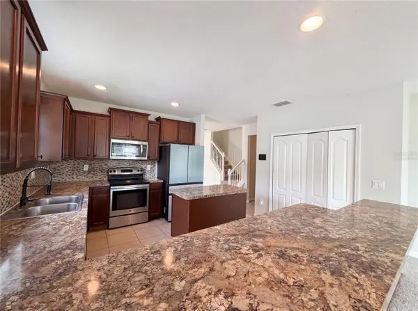 4876 GRASSY KNOLL DR, Tavares, FL 32778