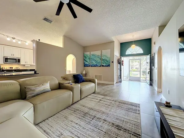 527 DOMINISH ESTATES DR, Apopka, FL 32712
