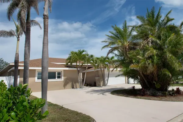 2504 HIBISCUS DR W, Belleair Beach, FL 33786