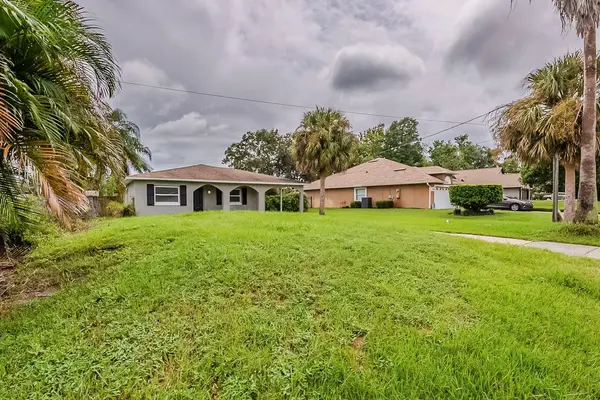28042 LOIS DR, Tavares, FL 32778