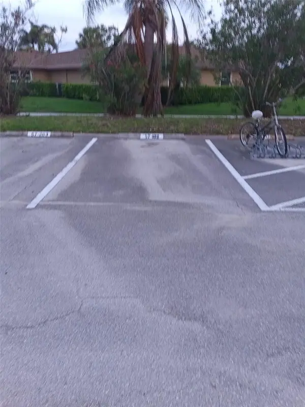 57 WOODLAND DR #102, Vero Beach, FL 32962