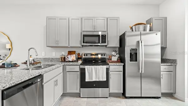 2774 ARMADALE DR, Mount Dora, FL 32757