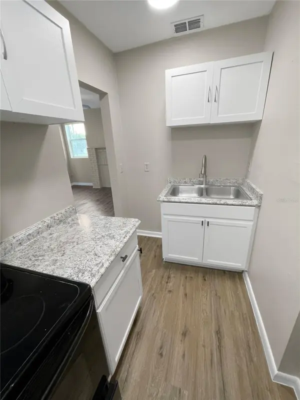 321 W IANTHE ST #6, Tavares, FL 32778