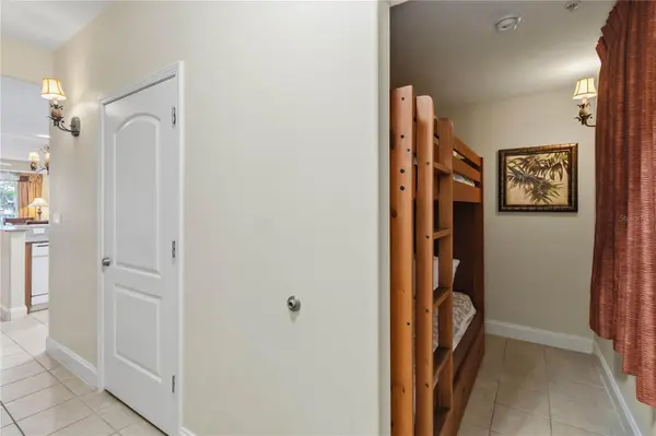 13427 BLUE HERON BEACH DR #104, Orlando, FL 32821