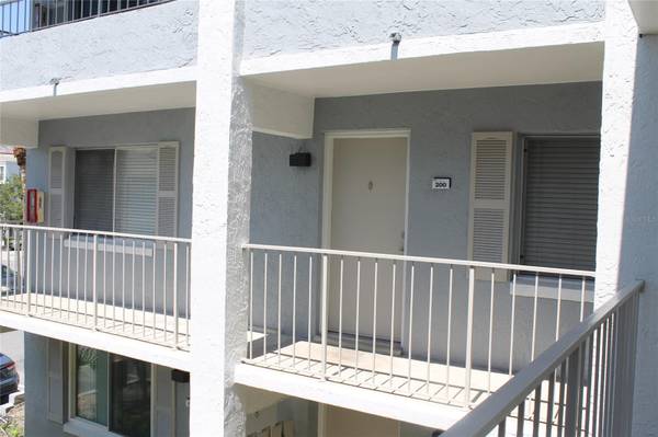 151 OYSTER BAY CIR #200, Altamonte Springs, FL 32701