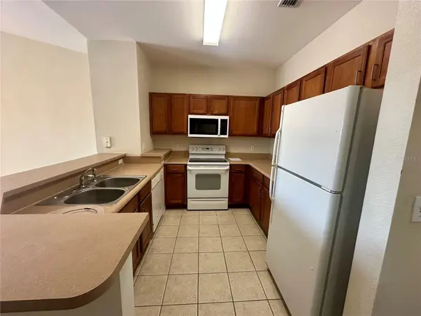8124 CLAIRE ANN DR #305, Orlando, FL 32825