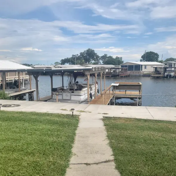 1403 LAKEVIEW DR, Tavares, FL 32778
