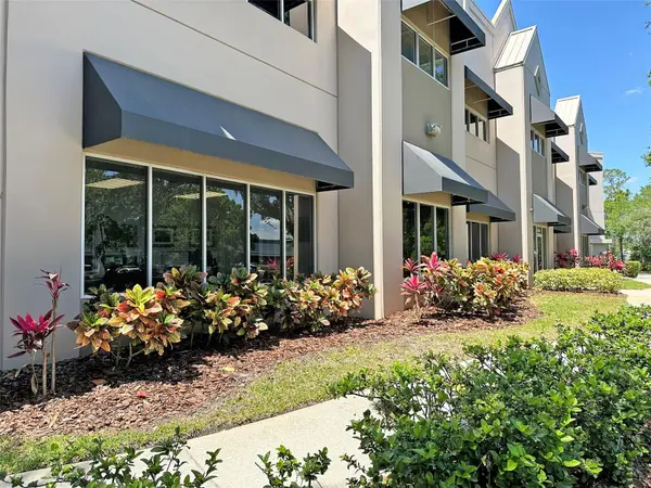 7800 KINGSPOINTE Pkwy #102, Orlando, FL 32819