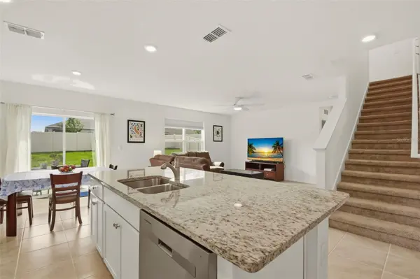 33428 COUNTRY HOUSE DR, Sorrento, FL 32776