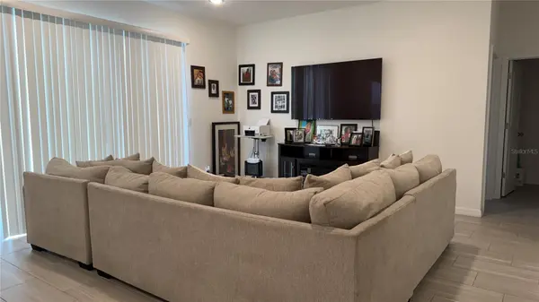 408 CIERRA OAKS CIR, Lady Lake, FL 32159