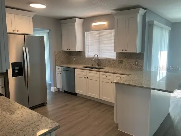 5241 MAGNOLIA TER, Fruitland Park, FL 34731