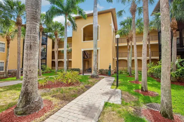 4333 BAYSIDE VILLAGE DR #322, Tampa, FL 33615