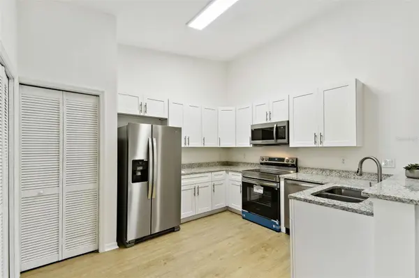 8827 GRAND PALMS CIR #B, Kissimmee, FL 34747
