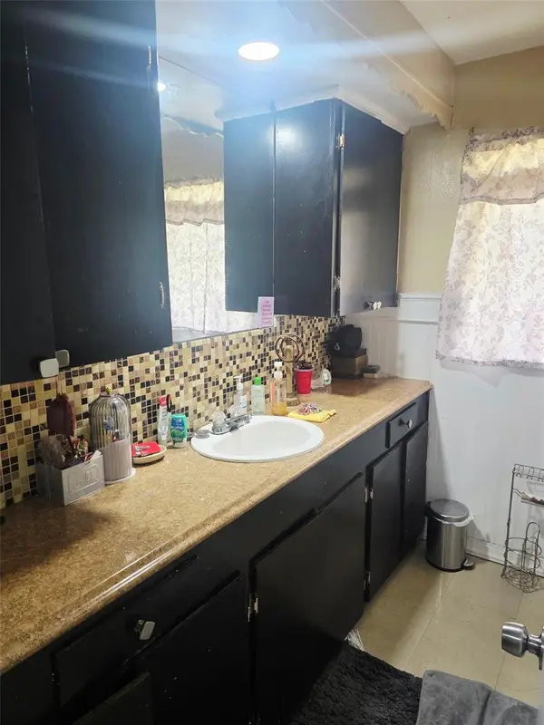8311 N 18TH ST, Tampa, FL 33604