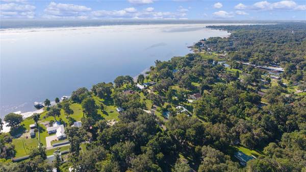 1975 E CR412 RD, Lake Panasoffkee, FL 33538
