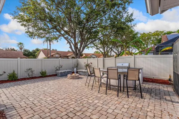 2821 LONE FEATHER DR, Orlando, FL 32837