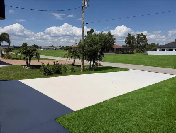 2725 EMBERS Pkwy W, Cape Coral, FL 33993
