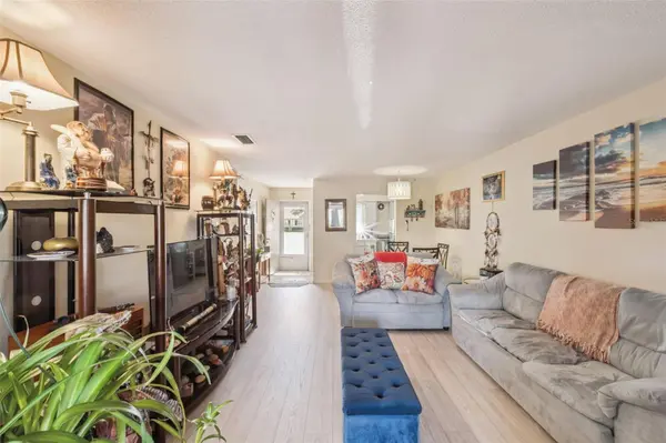 714 E MINNESOTA AVE #B, Deland, FL 32724