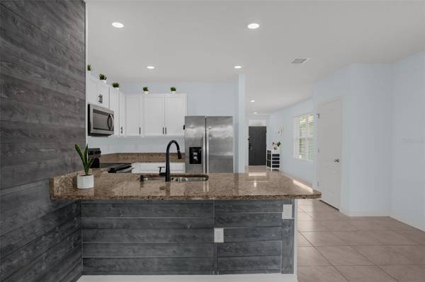 334 CHARLES DR, Deland, FL 32724