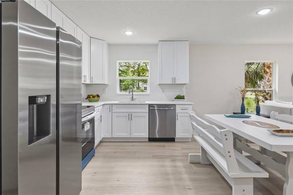 520 W BERESFORD AVE, Deland, FL 32720