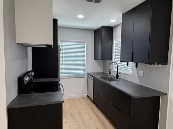 1407 PARK LAKE ST, Orlando, FL 32803
