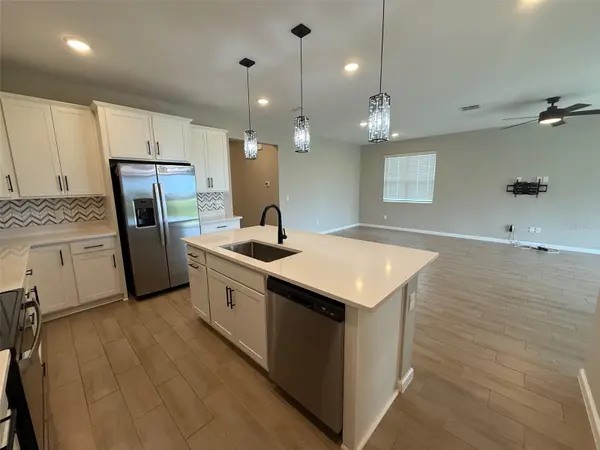 10073 SPRING LAKE DR, Clermont, FL 34711