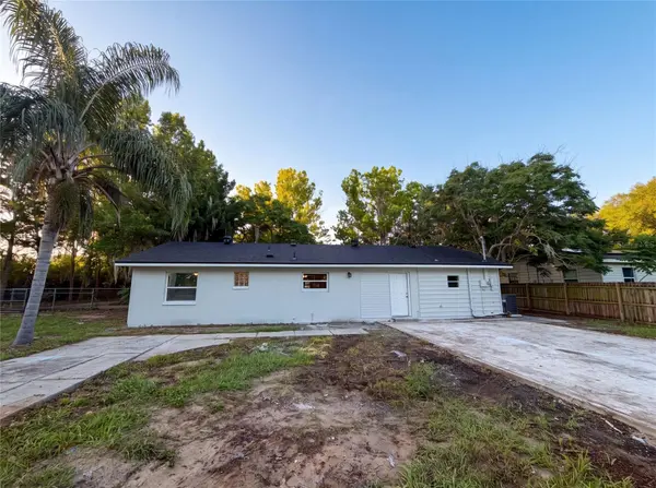 827 DORA AVE, Tavares, FL 32778