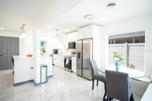 166 BAYSIDE DR, Clearwater Beach, FL 33767