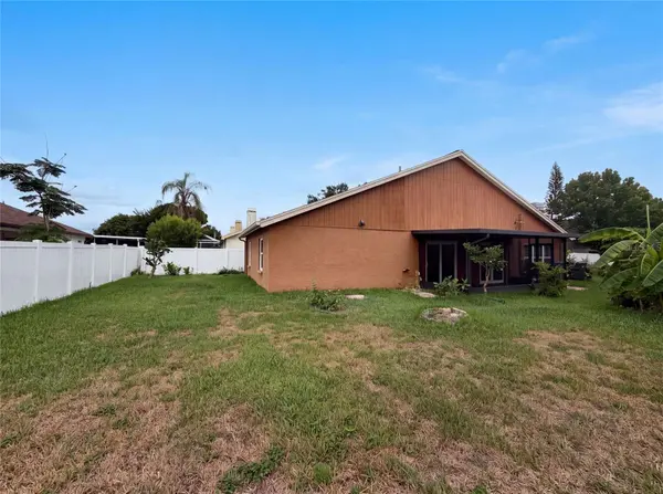 11648 HIDDEN HOLLOW CIR, Tampa, FL 33635