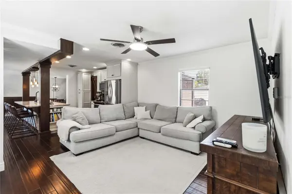 2918 CARL TER, Orlando, FL 32804