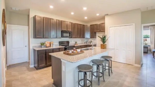 25125 THORNHILL DR, Sorrento, FL 32776