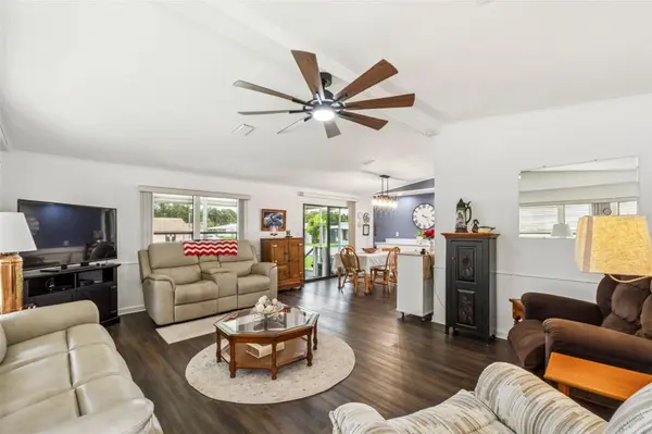 301 LAKEVIEW DR, Osteen, FL 32764