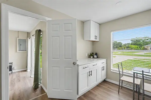 102 SHORE DR E, Oldsmar, FL 34677