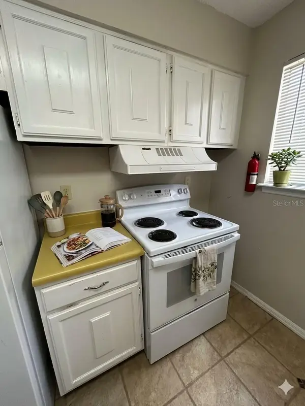 1412 OAK PL #J, Apopka, FL 32712
