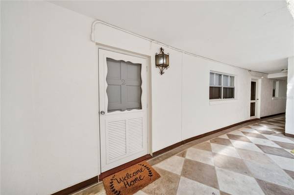 601 N MCDONALD ST #2, Mount Dora, FL 32757