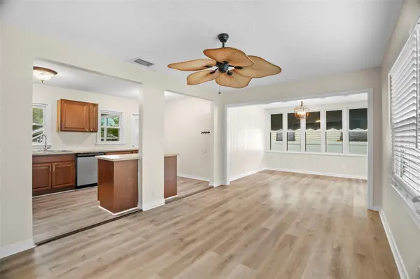 446 37TH AVE NE, St Petersburg, FL 33704