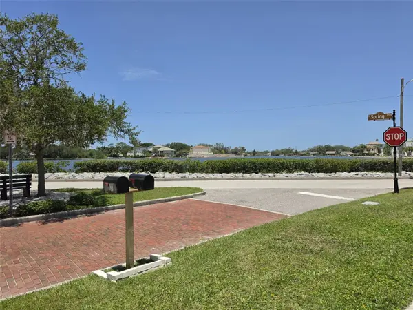 121 BAY ST, Tarpon Springs, FL 34689