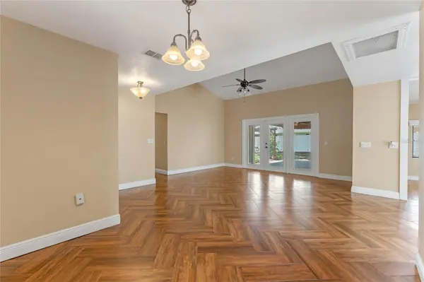521 LAKESHORE CIR, Lake Mary, FL 32746