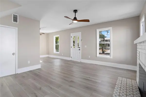 821 E LEMON AVE, Eustis, FL 32726