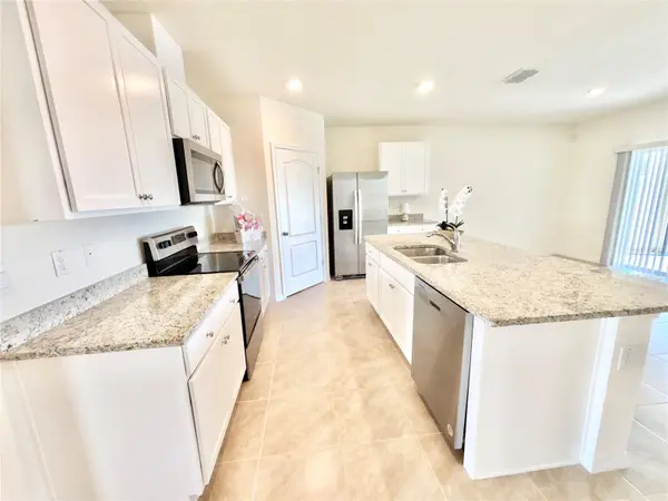 2752 GENTLE RAIN DR, Davenport, FL 33837