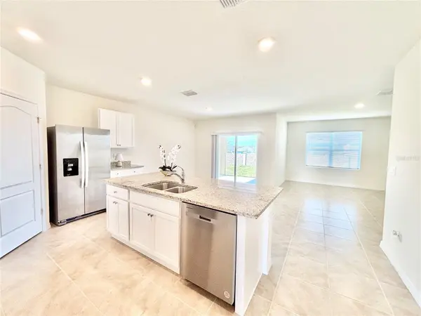 2752 GENTLE RAIN DR, Davenport, FL 33837