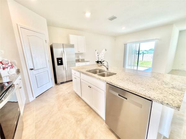 2752 GENTLE RAIN DR, Davenport, FL 33837