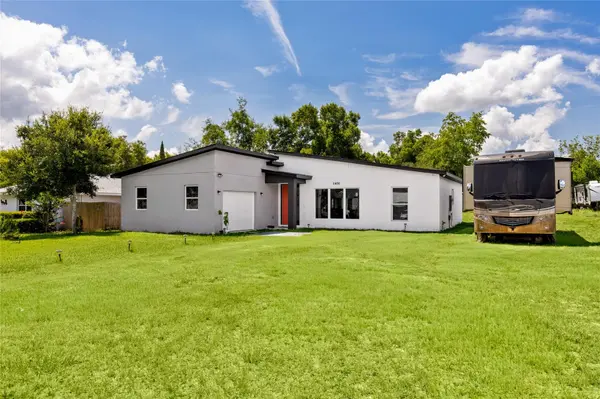 11426 LAKEVIEW DR, Leesburg, FL 34788