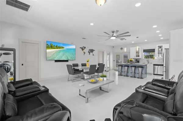 11426 LAKEVIEW DR, Leesburg, FL 34788
