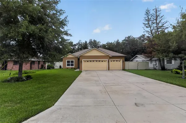 27728 LISA DR, Tavares, FL 32778